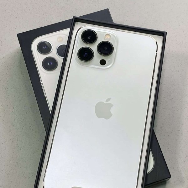 iPhone 13 Pro Max ou 4000$ no pix 