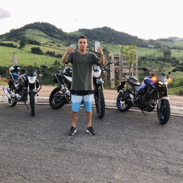 iPhone 13 Pro Max ou 4000$ no pix 