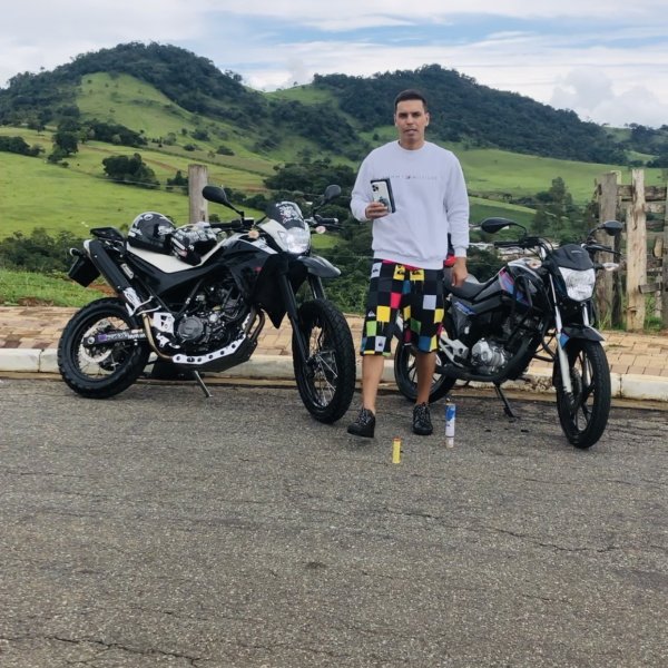 iPhone 13 Pro Max ou 4000$ no pix 